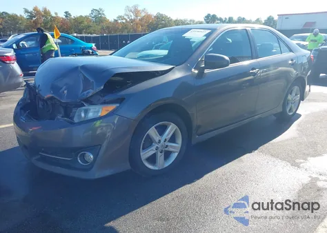 2014 Toyota Camry Se z USA, uszkodzony, nr VIN 4T1BF1FK1EU753683